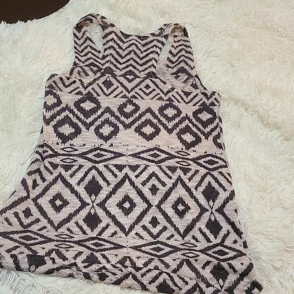 💋3/$25😃  Aztec pattern tank top - Picture 4 of 6